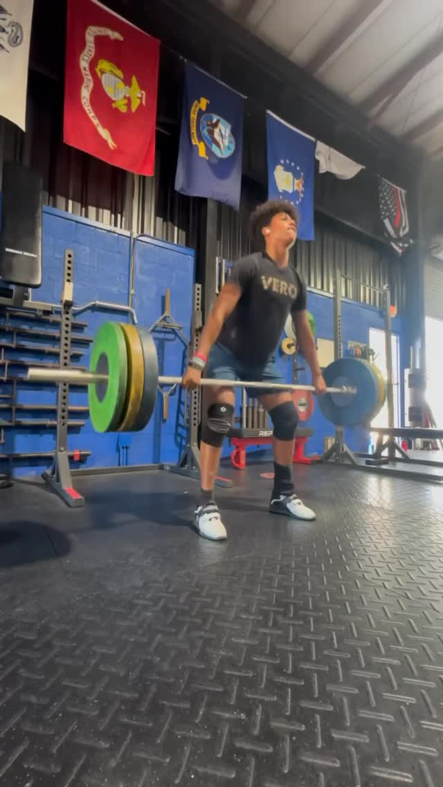 Vero Beach Weightlifting athlete training a pull