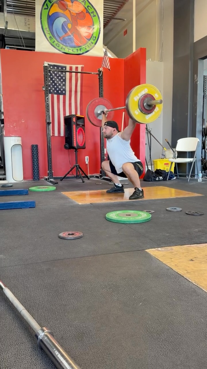Vero Beach Weightlifting athlete training the snatch